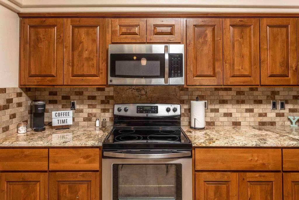 Hot Tub . Spacious . Pets . Central . Boat Parking Lake Havasu City Esterno foto