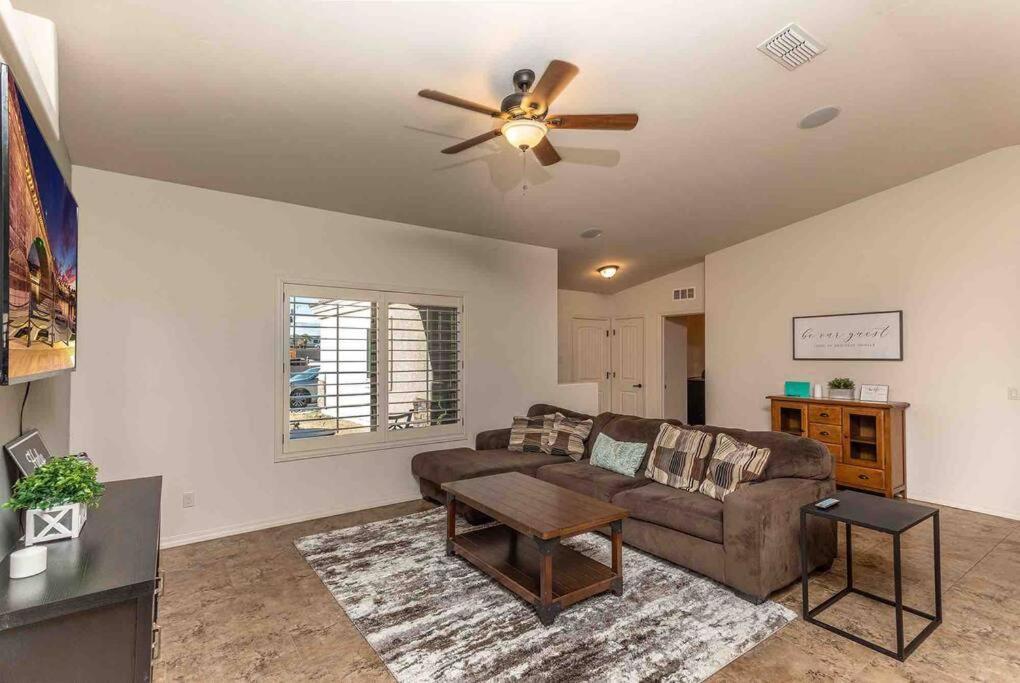 Hot Tub . Spacious . Pets . Central . Boat Parking Lake Havasu City Esterno foto