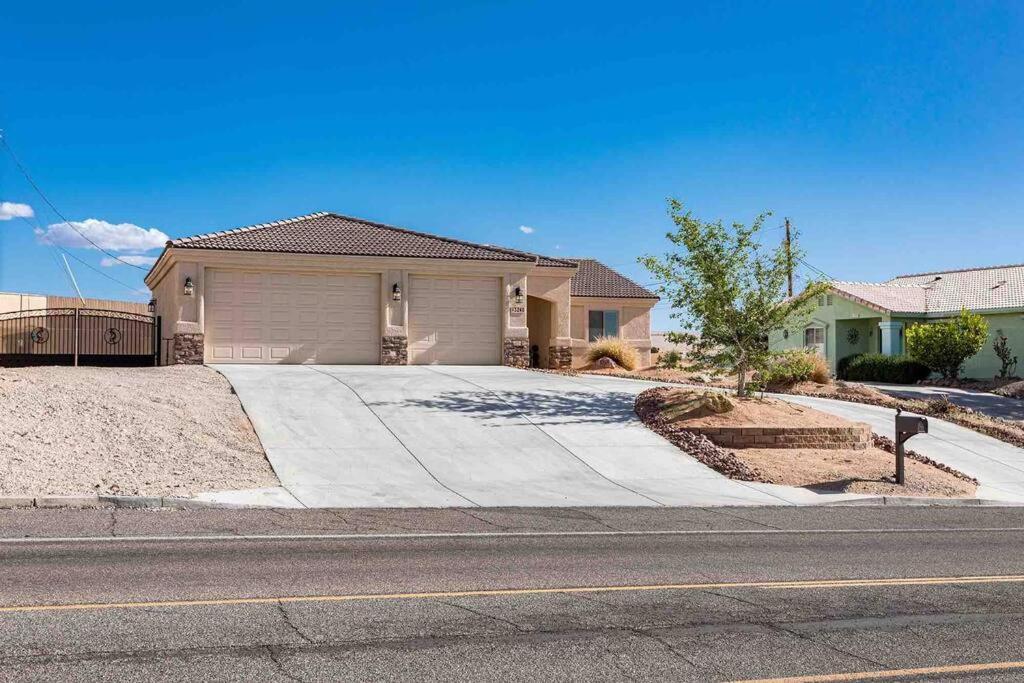 Hot Tub . Spacious . Pets . Central . Boat Parking Lake Havasu City Esterno foto