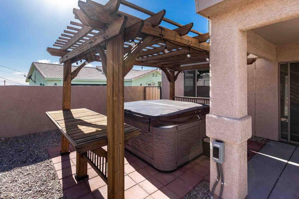 Hot Tub . Spacious . Pets . Central . Boat Parking Lake Havasu City Esterno foto