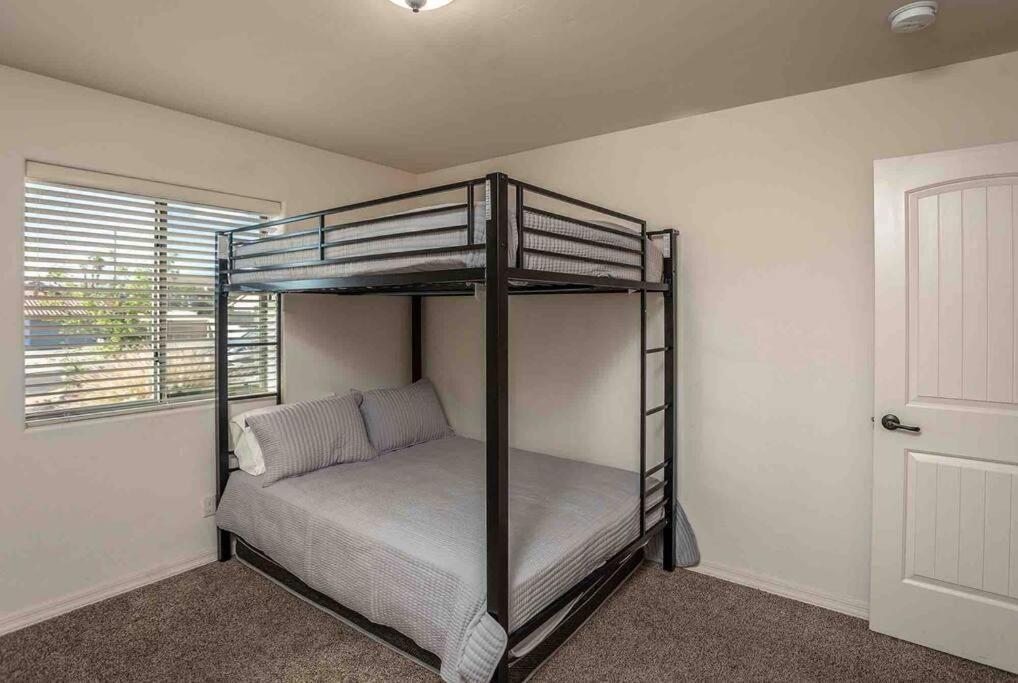 Hot Tub . Spacious . Pets . Central . Boat Parking Lake Havasu City Esterno foto