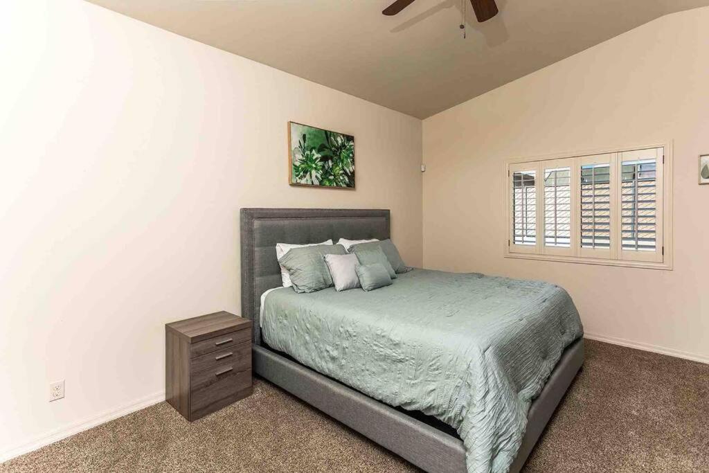 Hot Tub . Spacious . Pets . Central . Boat Parking Lake Havasu City Esterno foto