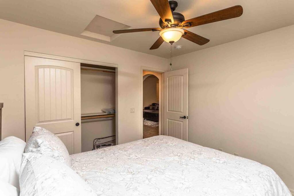 Hot Tub . Spacious . Pets . Central . Boat Parking Lake Havasu City Esterno foto